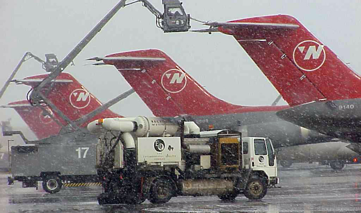 wayne county airport authority deicing pad